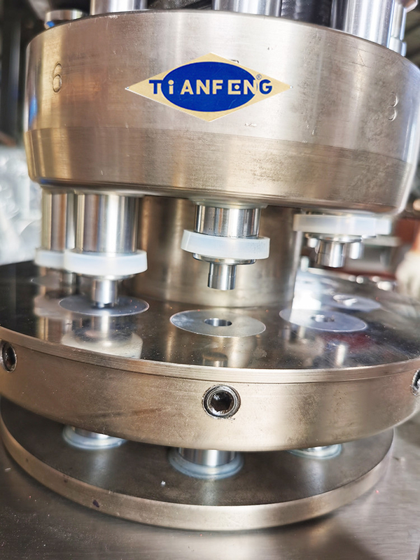 GZP - 9 EU Tooling Pill Tablet Press Machine لمختبر 12600 قطعة / ساعة 2.2KW
