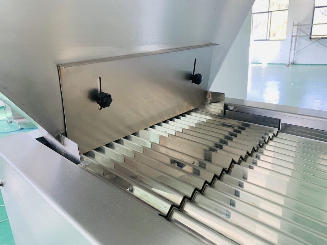 50 هرتز/60 هرتز عداد الجهد و آلة التعبئة 10- 120 زجاجة / دقيقة القدرة على التعبئة السريعة والدقيقة