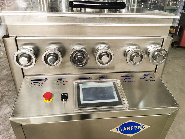 100 KN 3 Layer Tablet Compression Machine Rotary Type 21500 قطعة / ساعة